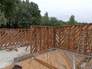 Fabrication et montage d'ossature bois contreventement type feuillette (hors DTU)