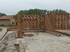 Fabrication et montage d'ossature bois contreventement type feuillette (hors DTU)