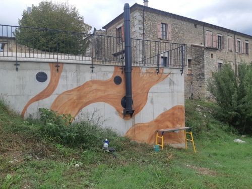 Décor d'une chaufferie pellet en béton
