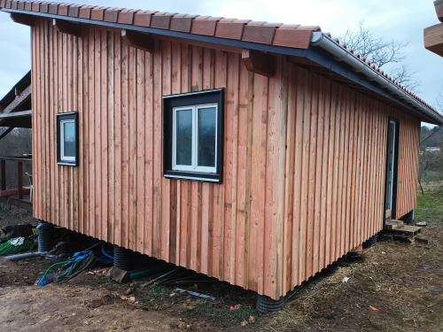 MOB isolé en paille - bardage et finitions extérieures