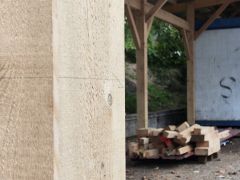 Abri en bois brut pour une association paysanne