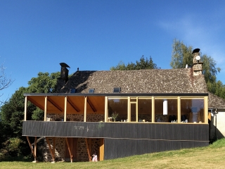 Extension bioclimatique d'une maison rurale