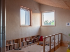 Maison bois-terre-paille à l'orée des dunes