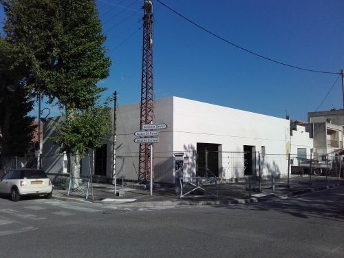 Construction d'un cabinet dentaire en pierre massive