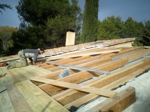 Isolation d'une toiture en balle de riz