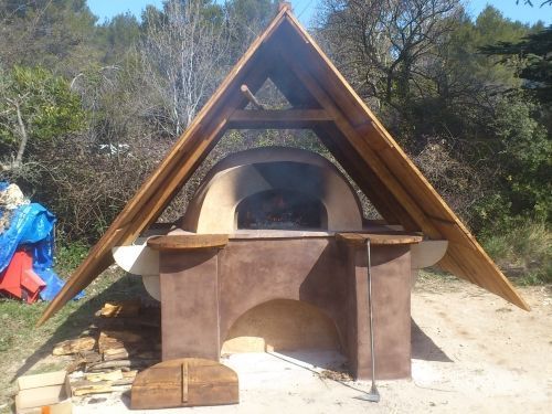 Réalisation d'un four à pain en terre