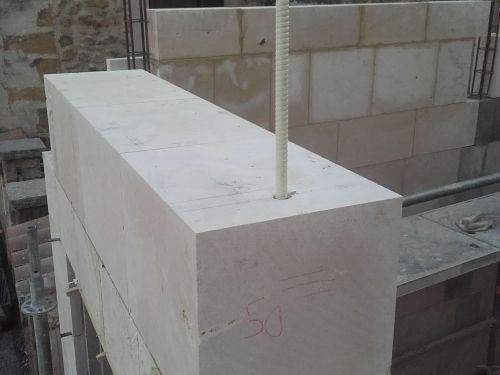 Construction d'une maison en pierre de luget