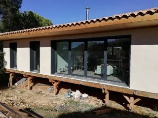 Maison individuelle à hautes performances thermiques - paille et terre crue