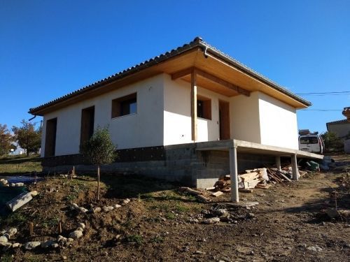 Maison individuelle à hautes performances thermiques - maison paille enduit terre crue