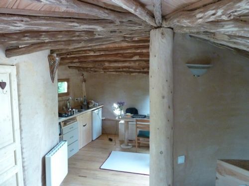 des cabanes insolites en terre crue