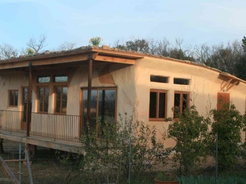 maison en terre paille