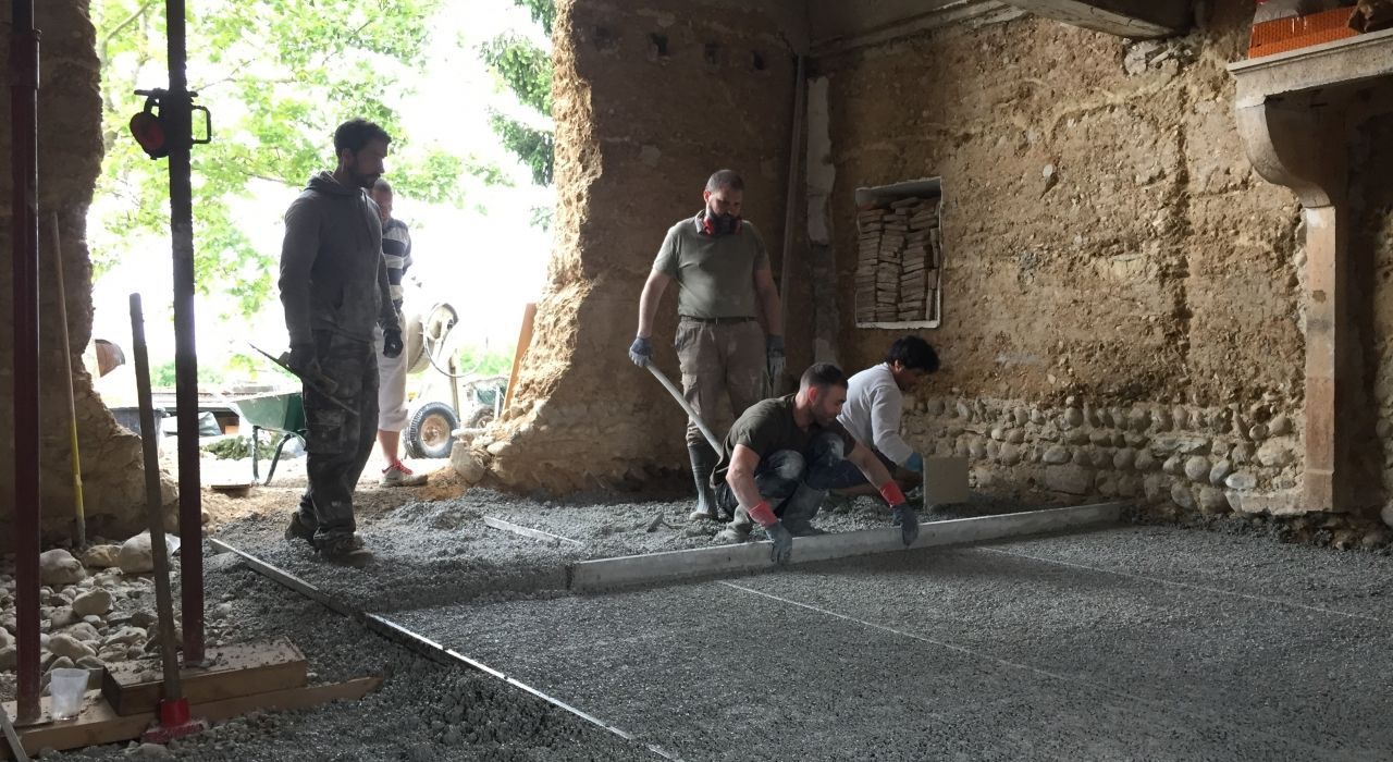Dalle chaux/liège expansé et ouvertures murs pisé Chantier — free download