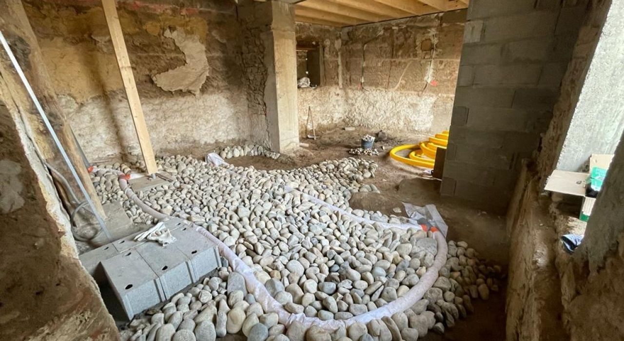 Hérisson ventilé dans maison en pisé pour dalle chauxliège (1 jour — free download
