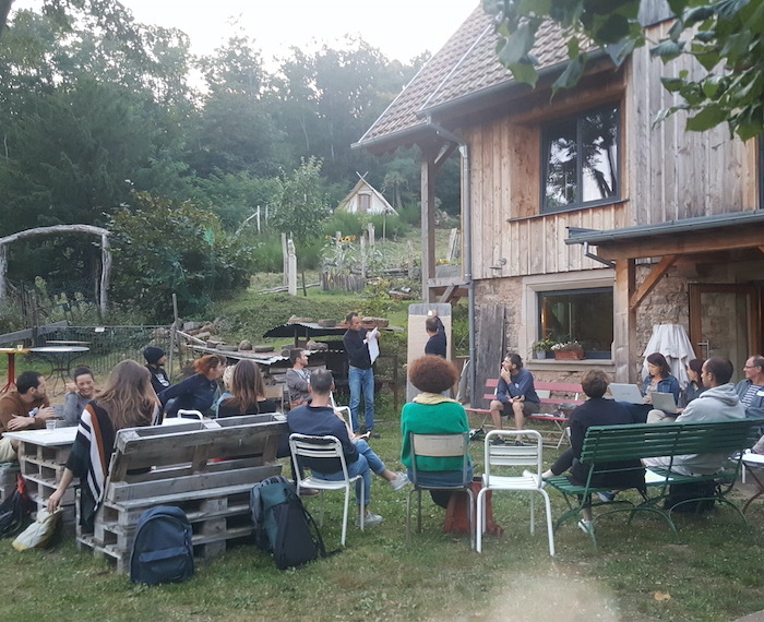 Rencontre organisée par le groupe local Twiza d'Alsace en 2021, dans le jardin d'un des membres du groupe